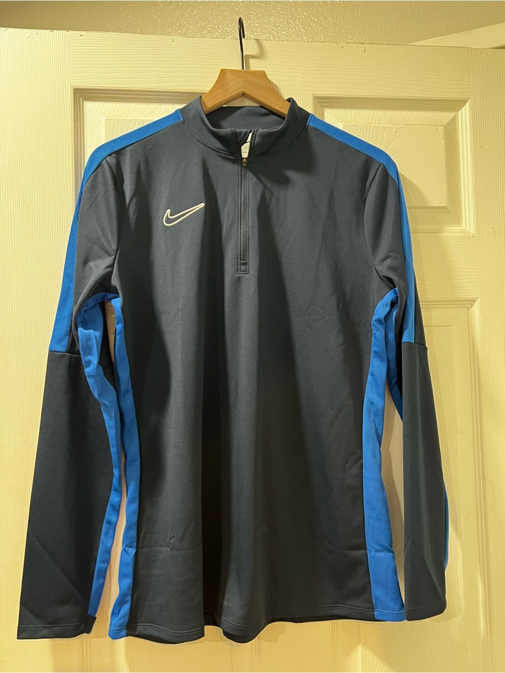 Nike Men’s Black & Blue Training Half-Zip Jacket